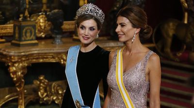 La Reina Letizia y Juliana Awada: dos estilos opuestos en la cena de gala del Palacio Real