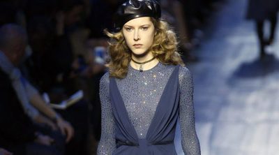 Dior enfrenta negro y azul marino en su colección otoño/invierno 2017/2018 para Paris Fashion Week