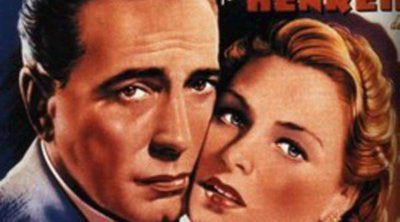 Demandan a Burberry por utilizar una imagen de Humphrey Bogart luciendo una de sus gabardinas