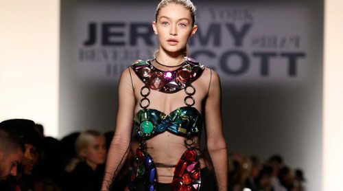 Jeremy Scott presenta una colección primavera/verano 2018 de inspiración hip hop en Nueva York Fashion Week