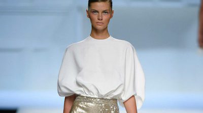 El blanco predomina en la colección primavera/verano 2018 de Devota & Lomba para Madrid Fashion Week