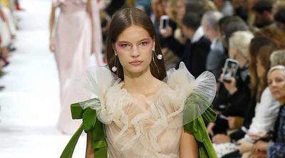 Valentino sube a la Paris Fashion Week una colección cargada de detalles para todos los gustos