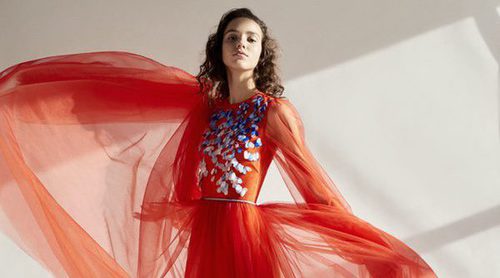 Carolina Herrera se inspira en estampados florales flamencos para su colección NY Pre Fall 2018