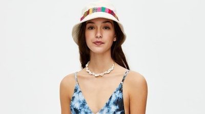 El estampado Tie-Dye también inunda la colección de bañadores de Pull&Bear