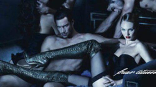 Candice Swanepoel para Brian Atwood: censurada por exceso de erotismo