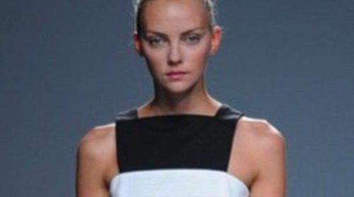 Ángel Schlesser, modelo de sencillez y elegancia basado en el blanco y negro en la colección primavera/verano 2013