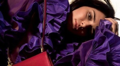 Kendall Jenner presenta el nuevo y sofisticado bolso de Valentino