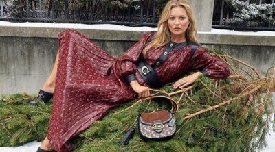 Kate Moss presenta la colección 'Holliday' de Coach en una estampa de lo más navideña