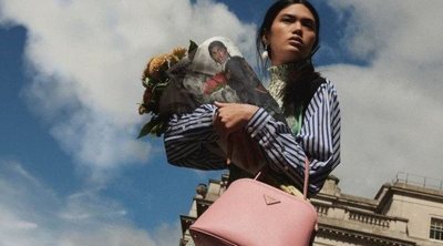 Prada da un giro a sus diseños más clásicos y los adapta a la mujer dinámica