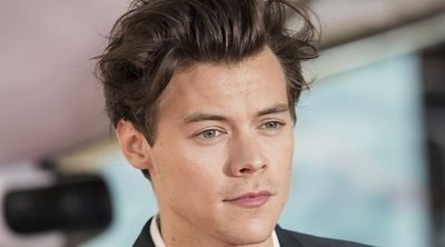 Harry Styles y Alessandro Michele se unen en el diseño de una camiseta exclusiva  y ecléctica