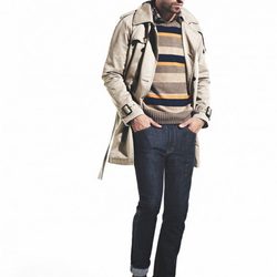 Gerard Piqué con abrigo beige, jersey y vaqueros para la colección otoño-invierno 2011 de H.E. by Mango
