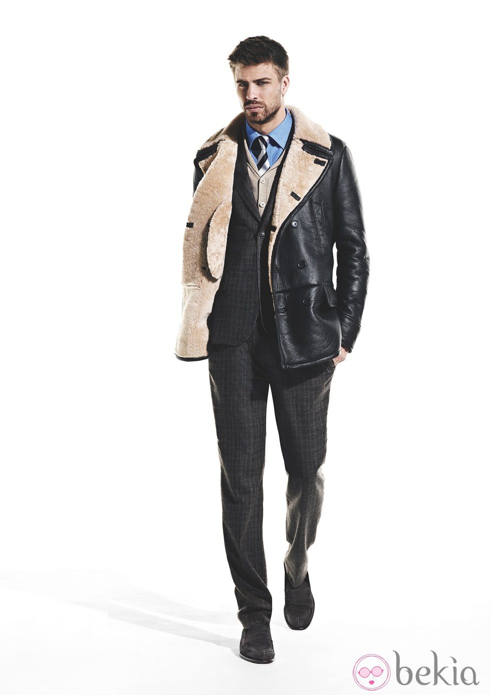 Gerard Piqué con chaqueta de piel y traje para la colección otoño-invierno 2011 de H.E. by Mango