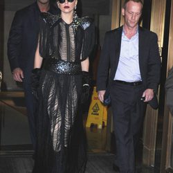 Looks de Lady Gaga: Vestido de flecos negro