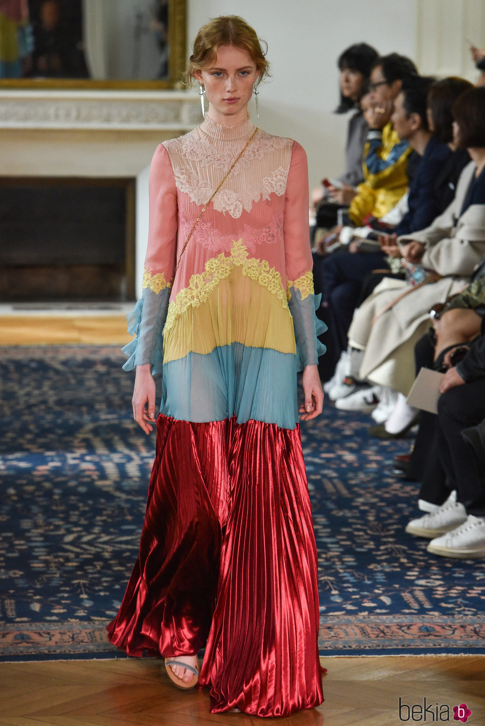 Vestido largo de colores de Valentino colección primavera/verano 2017 en París Fashion Week