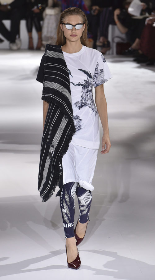Camiseta y leggings de Stella McCartney colección primavera/verano 2017 en París Fashion Week