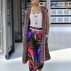 Conjunto boho durante el desfile de Chanel en la Paris Fashion Week 2016