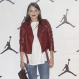 Andrea Duro con unos jeans en el 'Defy Gravity' homenaje a Michael Jordan