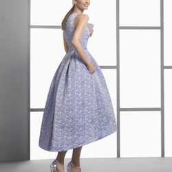Eugenia Silva con un vestido asimétrico de la colección 'Cocktail 2017' de Rosa Clará