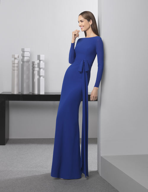 Eugenia Silva con un vestido azul klein de la colección 'Cocktail 2017' de Rosa Clará