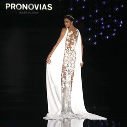 Irina Shayk con un vestido de encaje de la colección 'Atelier 2017' de Pronovias