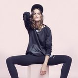 Izabel Goulart con un look negro de Nike colección 'Beautiful X Powerful'
