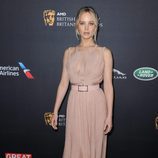 Jennifer Lawrence con un vestido rosa en la Gala de los BAFTA Britannia Awards