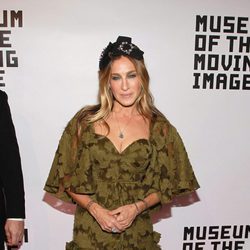 Sarah Jessica Parker con un vestido verde en un evento del Museo de la Imagen en Movimiento en Nueva York