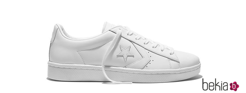 Sneakers blancas de la colección 'Pro Leather '76' de Converse y Nike