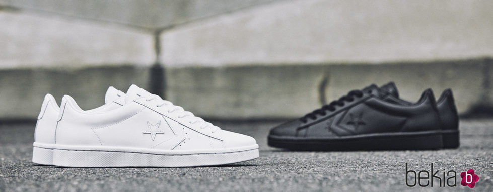 Sneakers blancas y negras de la colección 'Pro Leather '76' de Converse y Nike