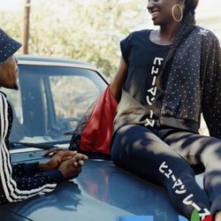 Chándal negro con estampado de la colección de Adidas con Pharrell Williams