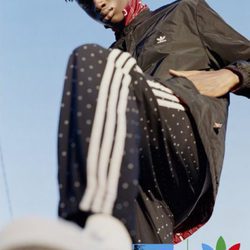 Chándal negro con lunares blancos de la colección de Adidas con Pharrell Williams