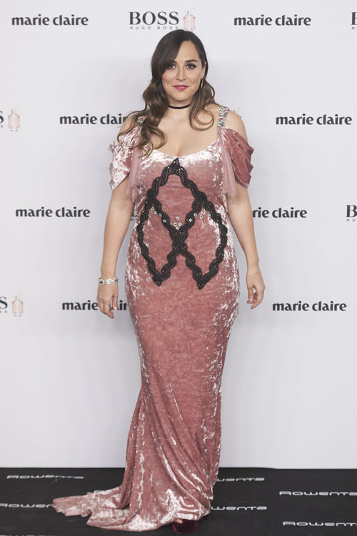 Tamara Falcó con un vestido de terciopelo rosa en los Premios Prix Moda 2016