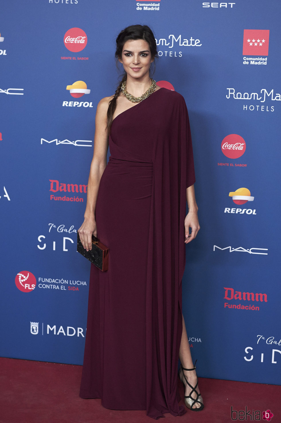 Clara Lago con un vestido de corte griego en la gala de la Fundación Lluita contra el Sida