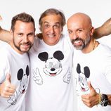 Álvaro Castejón, Arnaud Millard y Paco Arango con la camiseta solidaria de Alvarno