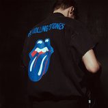 Chaleco negro vaquero de los Rolling Stones de Zara en su colección limitada