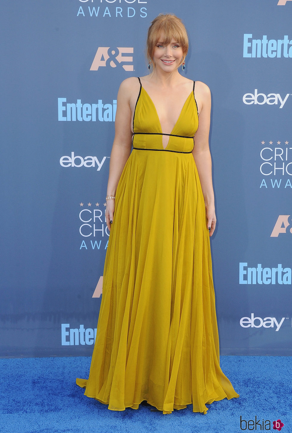 Bryce Dallas Howard con un vestido de Topshop en los Critics' Choice Awards 2016