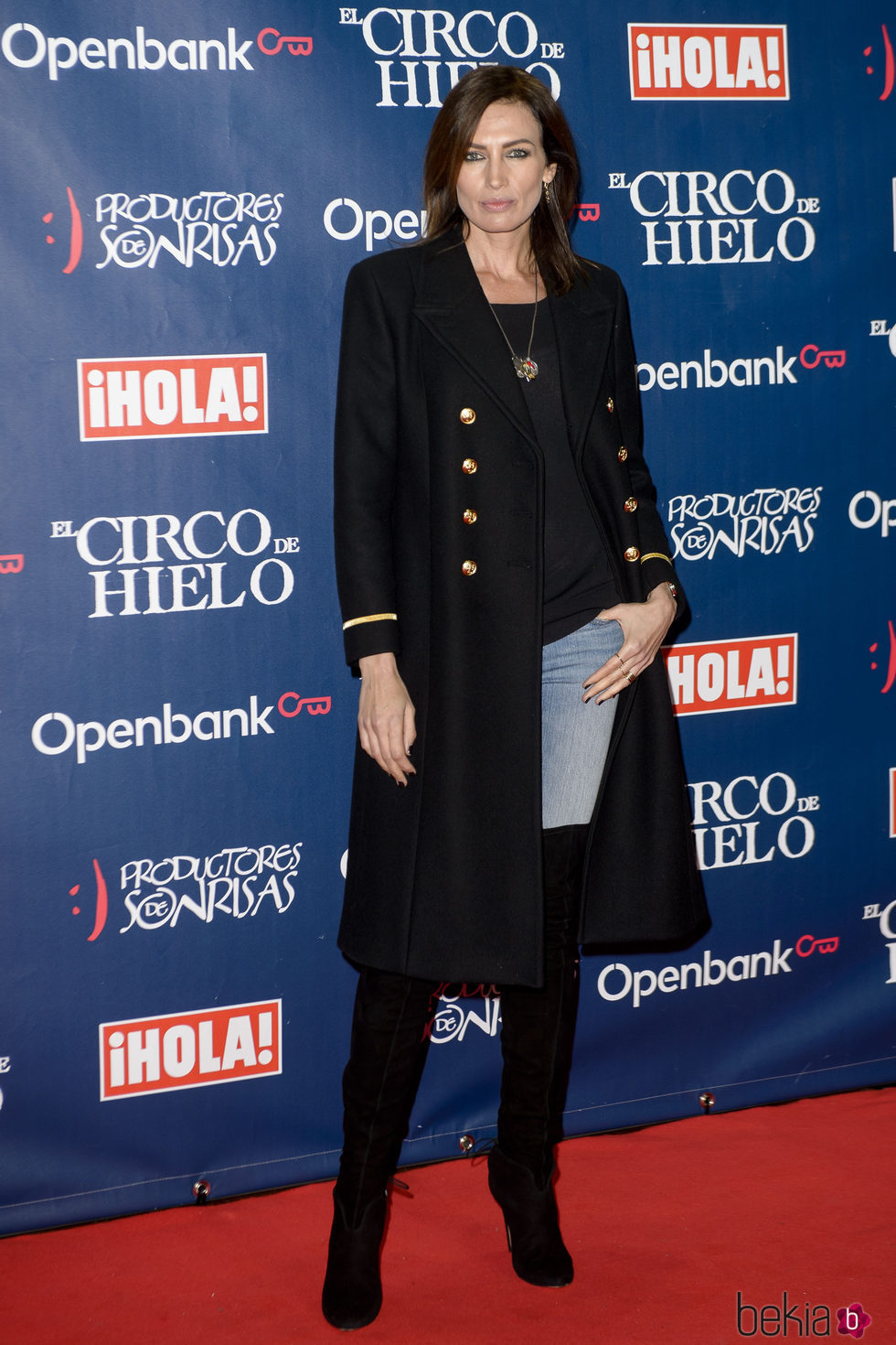 Nieves Álvarez con un look navy en el estreno del Circo del Hielo