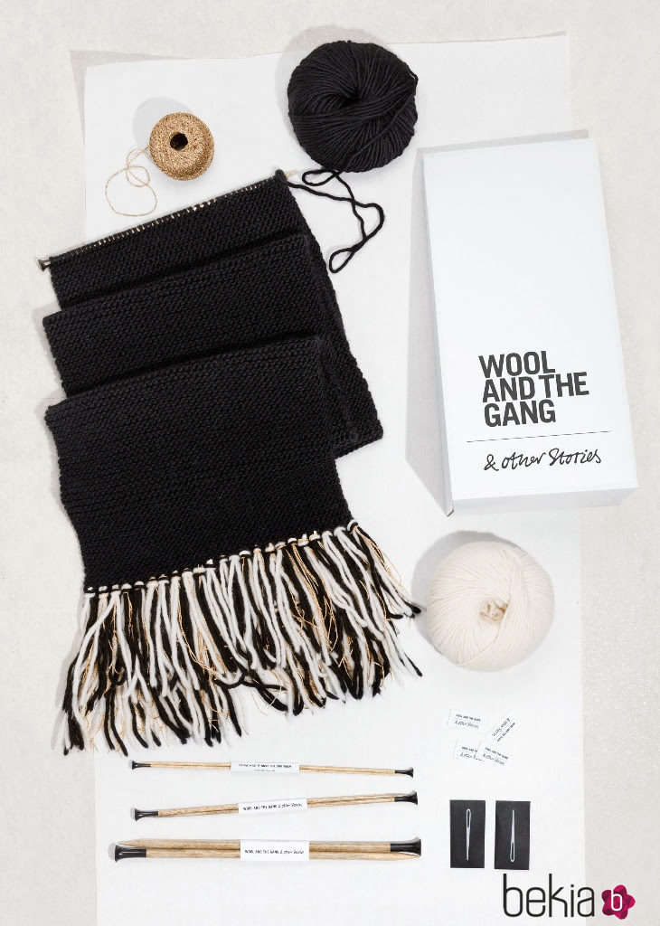 Kit de punto para bufandas de & Other Stories en colaboración con Wool and the Gang para invierno 2017