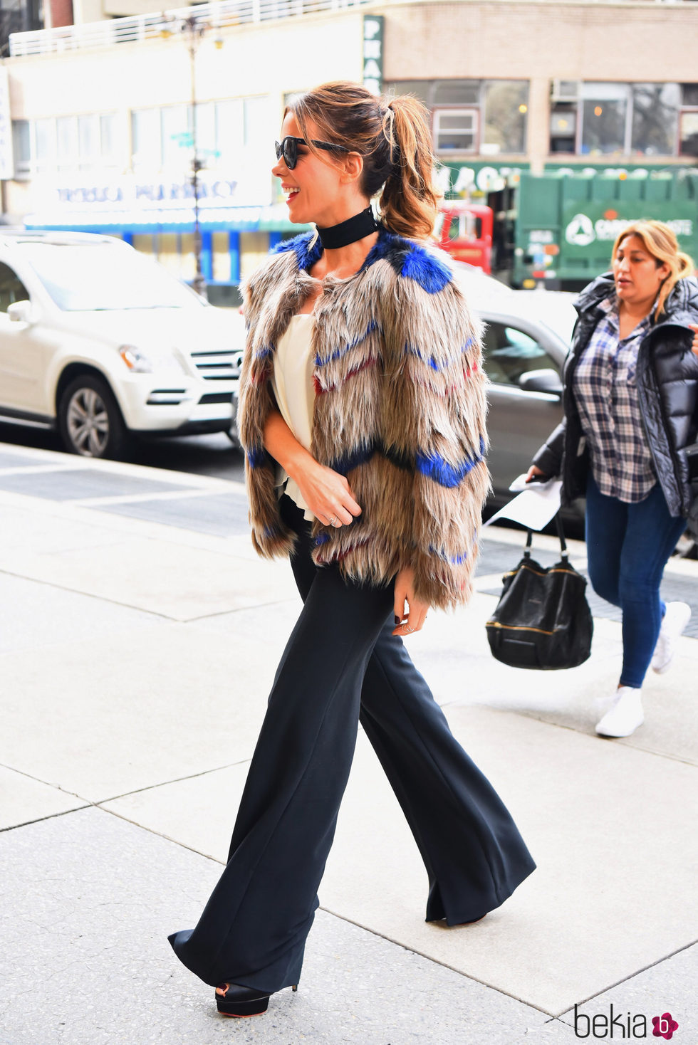 Kate Beckinsale con un abrigo de pelo en Nueva York