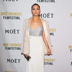 Olivia Culpo con un look sencillo en el Moet Moment Film Festival