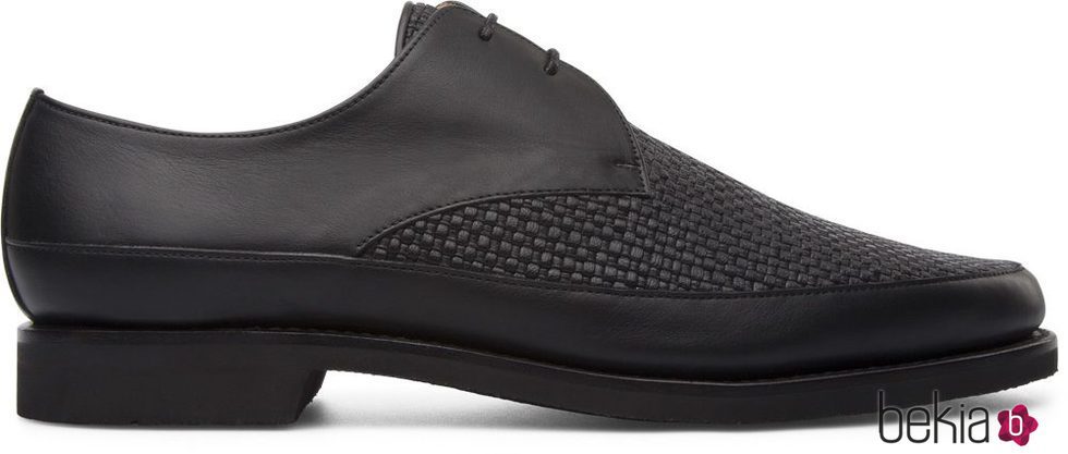 Zapatos negros de la colección masculina de Cartujano primavera/verano 2017