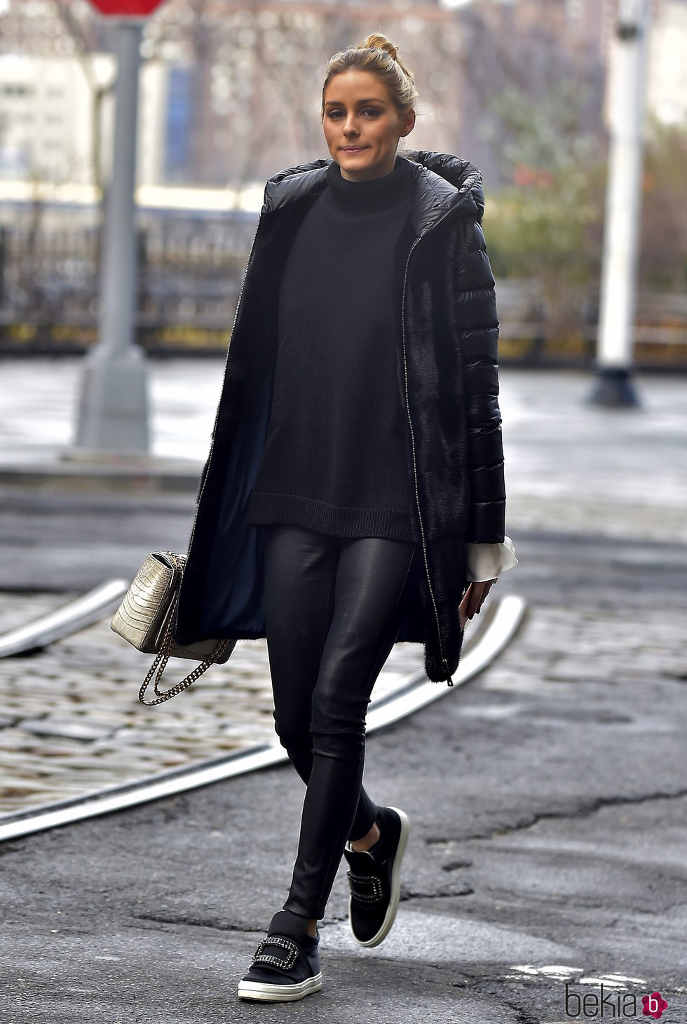 Olivia Palermo con un look informal por las calles de Nueva York