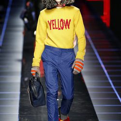 Jersey de lana amarillo de Fendi otoño/invierno 2017/2018 en la Milán Fashion Week