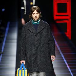 Abrigo de paño de Fendi otoño/invierno 2017/2018 en la Milán Fashion Week