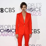 Ruby Rose con un traje anaranjado en los People's Choice Awards 2017