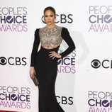 Jennifer Lopez con un vestido negro en los People's Choice Awards 2017