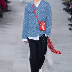 Camisa denim de Louis Vuitton y Supreme otoño/invierno 2017/2018 en la París Fashion Week
