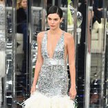 Vestido de sirena paillette en plateado de Chanel en la Semana de la Alta Costura primavera/verano 2017