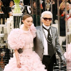 Karl Lagerfeld y su nueva musa Lily Rose Depp Chanel en la Semana de la Alta Costura primavera/verano 2017