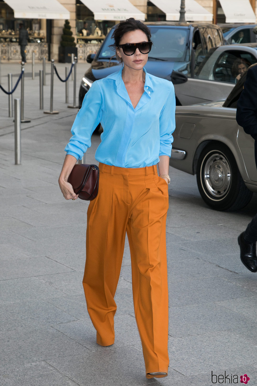 Victoria Beckham con un look minimal en las calles de París
